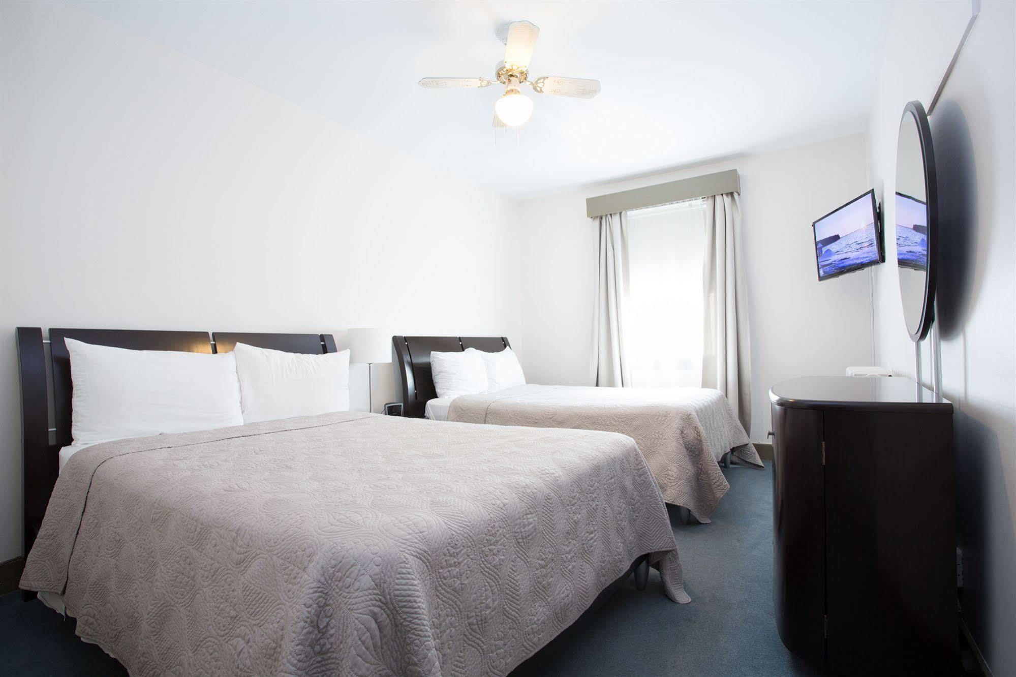 The Buchan Hotel Vancouver Extérieur photo