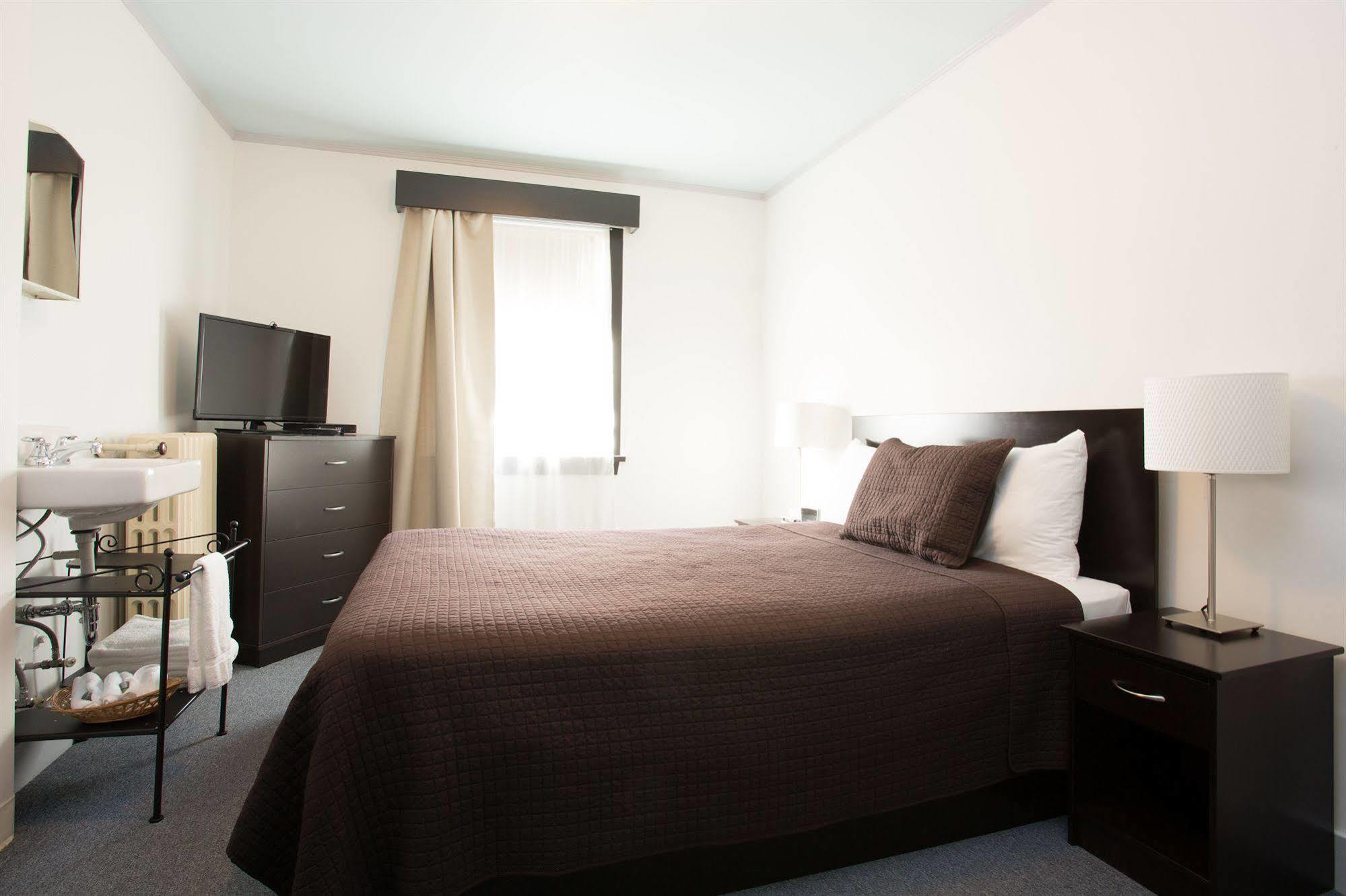 The Buchan Hotel Vancouver Extérieur photo