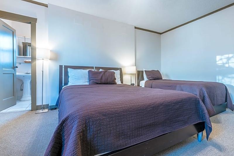 The Buchan Hotel Vancouver Extérieur photo