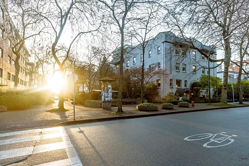 The Buchan Hotel Vancouver Extérieur photo
